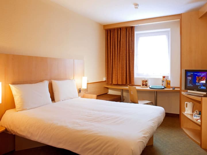 ibis Swansea