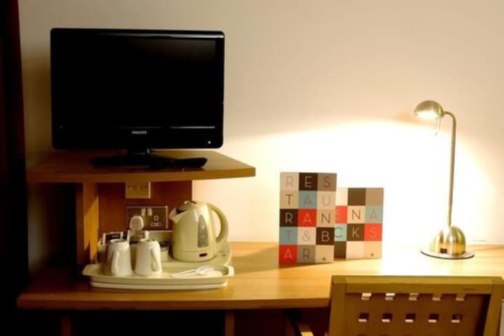 ibis Swansea