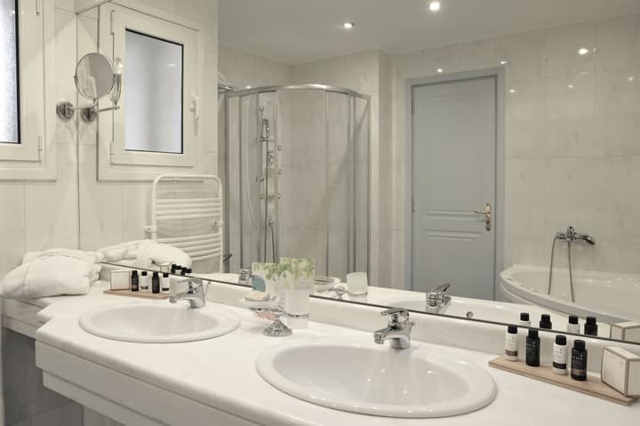 Athens Atrium Hotel and Suites