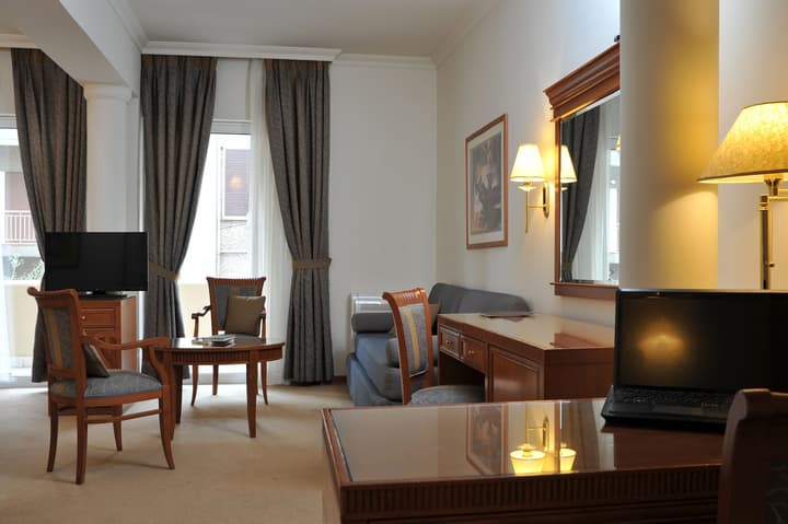 Athens Atrium Hotel and Suites