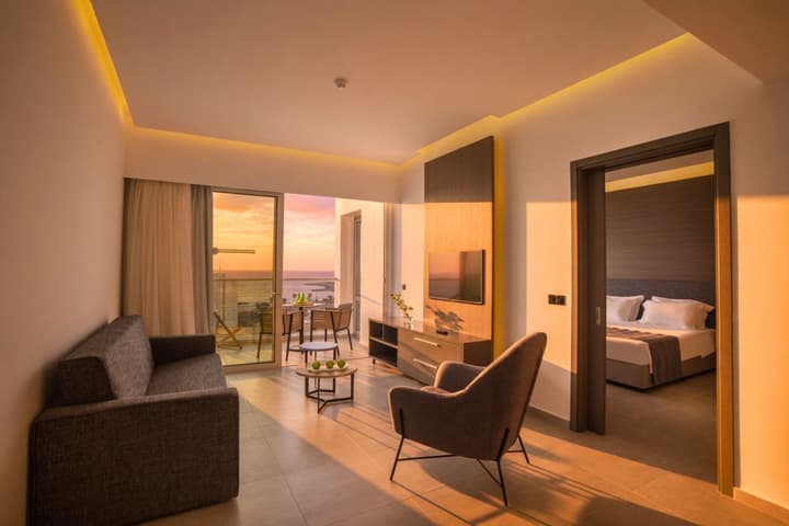 Cavo Maris Beach Hotel