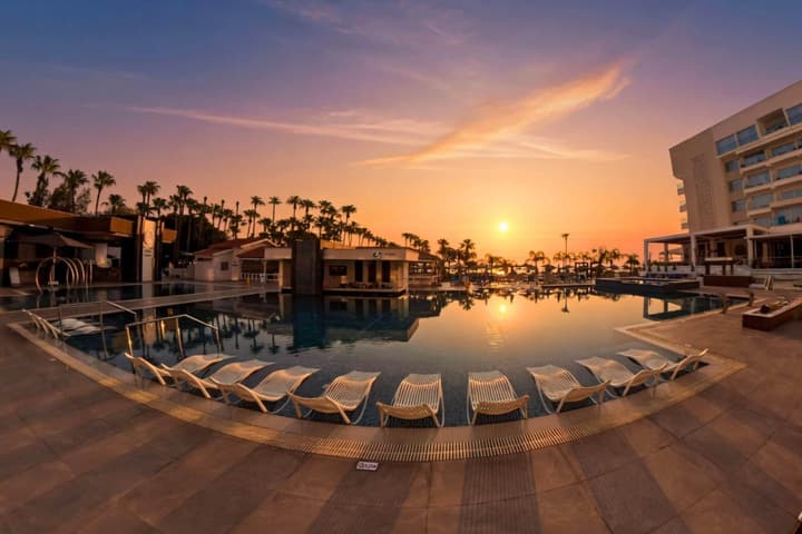 Cavo Maris Beach Hotel
