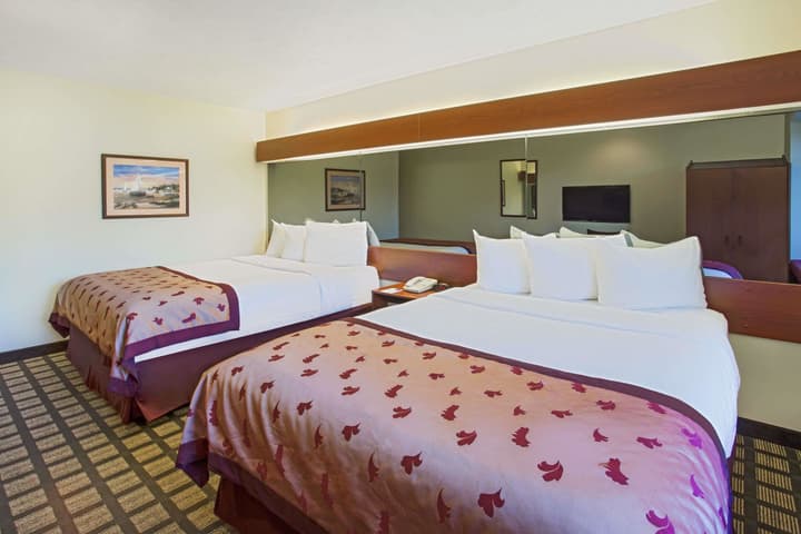 Microtel Inn & Suites by Wyndham Holland