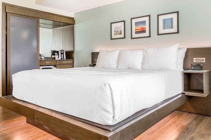 Wyndham Newport Hotel