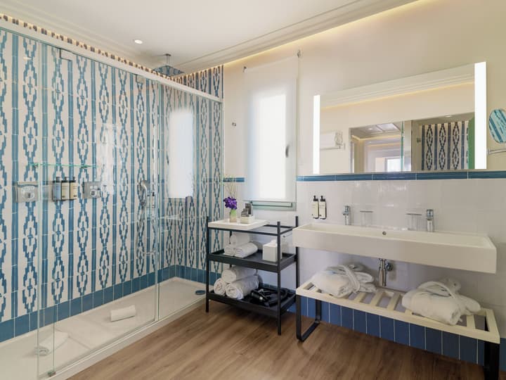 H10 Universitat Hotel