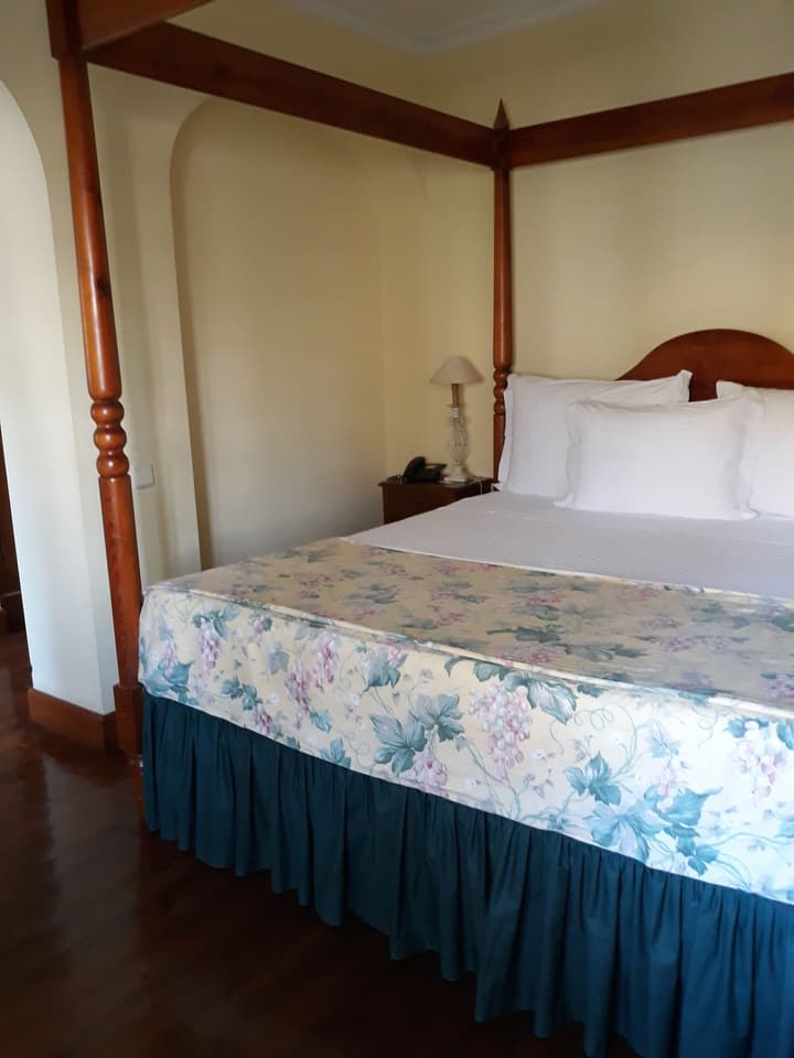 Lawrence's Hotel