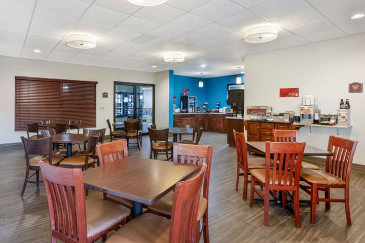 Best Western Plus Springfield Airport Inn