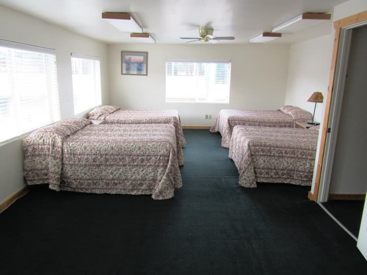 Yellowstone Country Inn