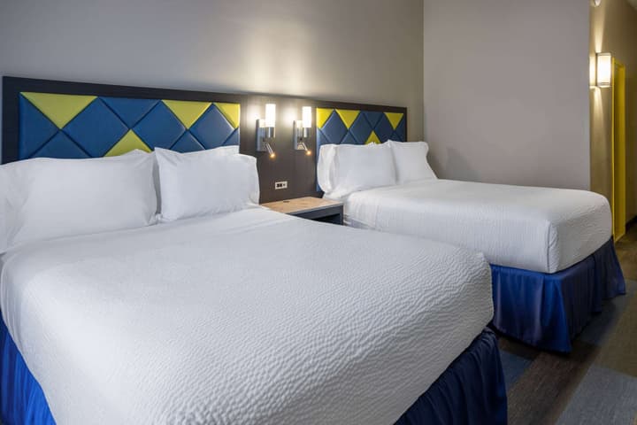 Days Hotel by Wyndham North Bergen /NYC Area