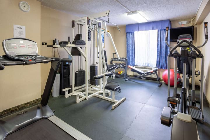 Days Hotel by Wyndham North Bergen /NYC Area