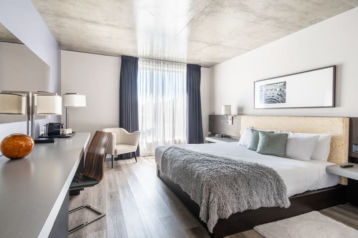 HOTEL 10