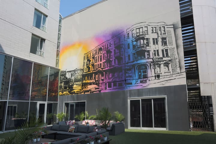 HOTEL 10