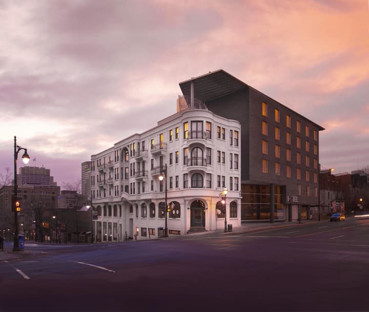 HOTEL 10