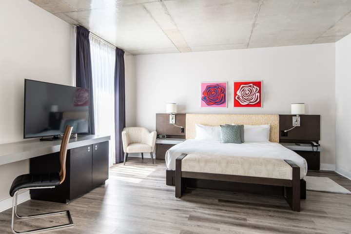 HOTEL 10