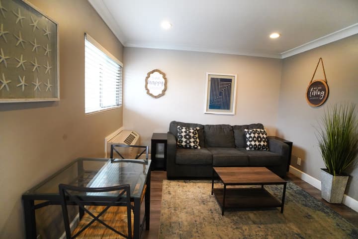 Anaheim Executive Inn & Suites