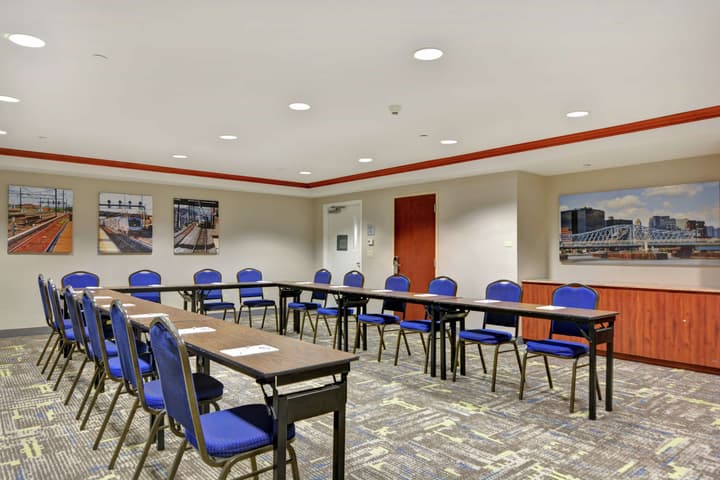 Hampton Inn & Suites Newark-Harrison-Riverwalk