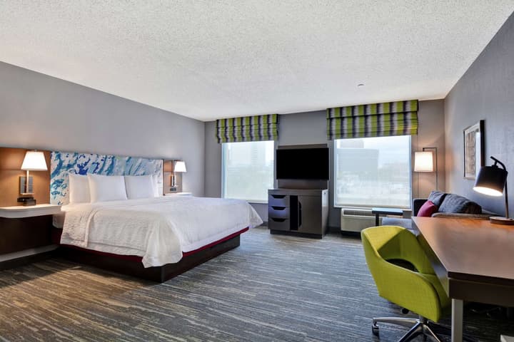 Hampton Inn & Suites Newark-Harrison-Riverwalk
