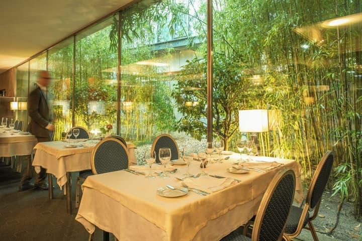VIP Executive Art's Hotel