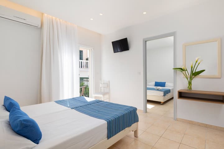Bella Vista Beach Hotel and Studios