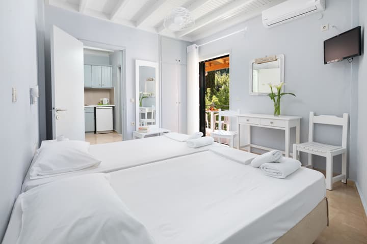 Bella Vista Beach Hotel and Studios