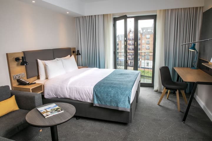 Holiday Inn London Brentford Lock by IHG