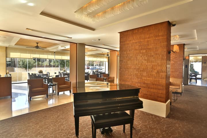 ALQasr Metropole Hotel