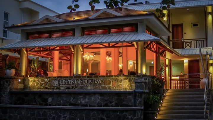 Le Peninsula Bay Beach Resort