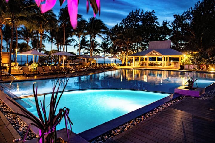 Le Peninsula Bay Beach Resort