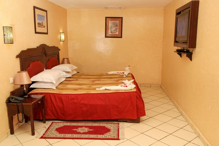New Farah Hotel