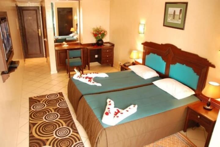New Farah Hotel