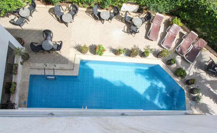New Farah Hotel