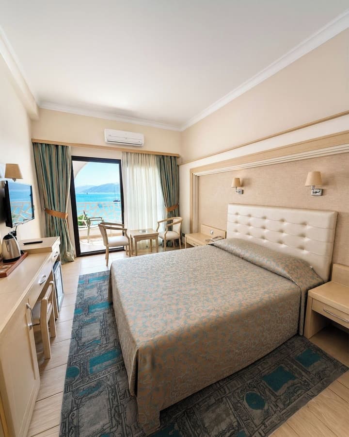 Azka Hotel