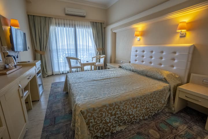 Azka Hotel