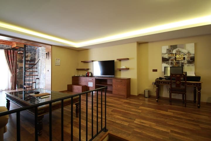 Azka Hotel