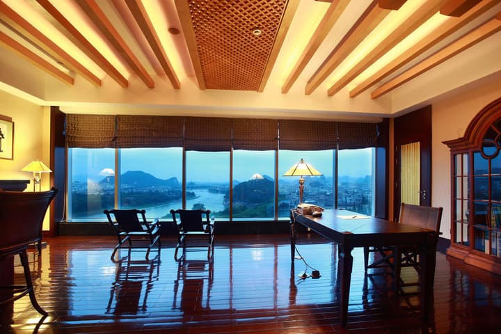 Guilin Lijiang Waterfall Hotel