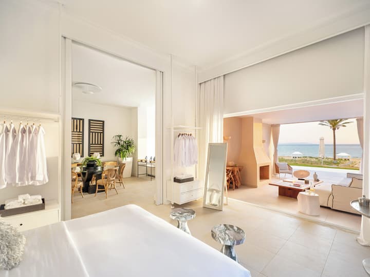 Mandola Rosa, A Resort to Live