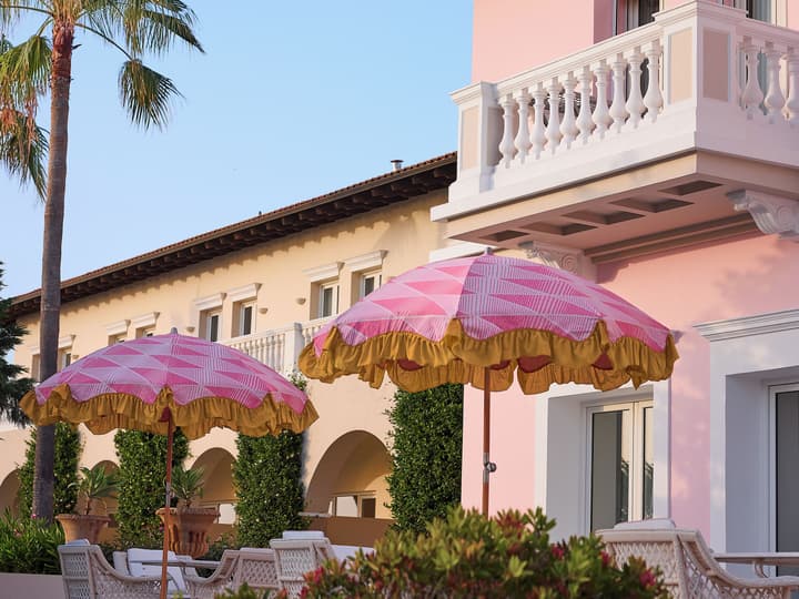 Mandola Rosa, A Resort to Live