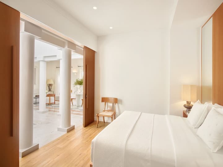Mandola Rosa, A Resort to Live