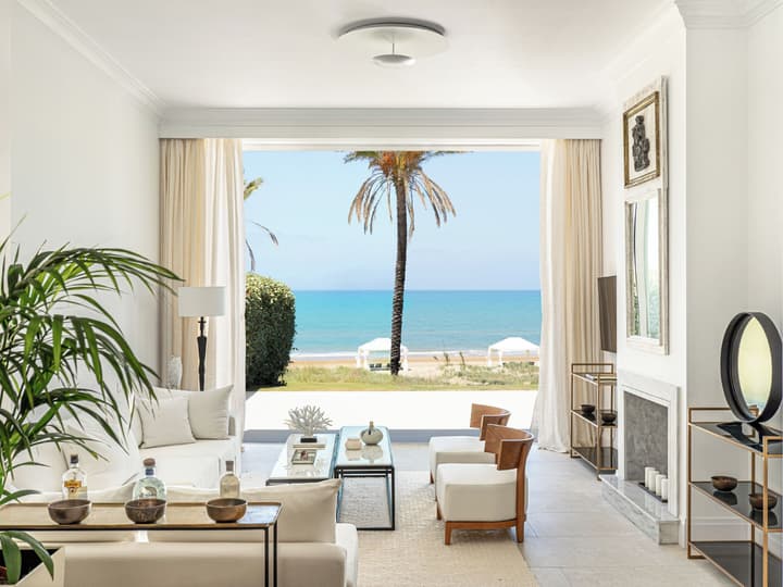 Mandola Rosa, A Resort to Live