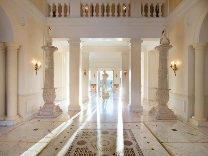 Mandola Rosa, A Resort to Live