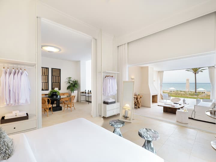 Mandola Rosa, A Resort to Live
