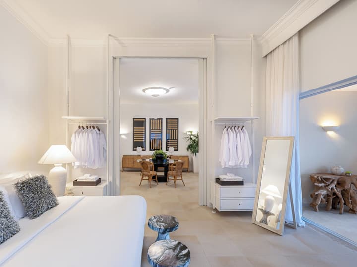 Mandola Rosa, A Resort to Live