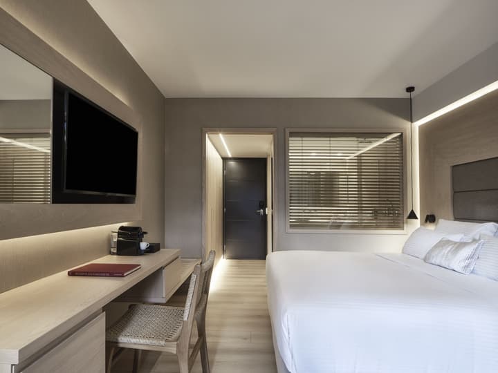 SEAVIEW Cityscape Hotel