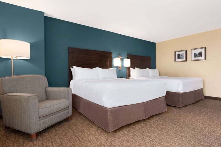 Wyndham Garden Niagara Falls Fallsview