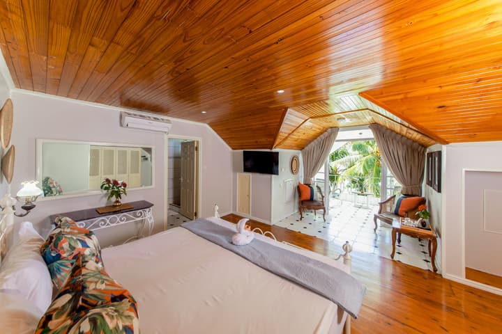Palm Beach Hotel