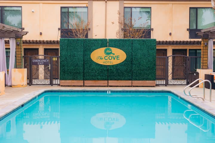 The Cove Hotel, Long Beach