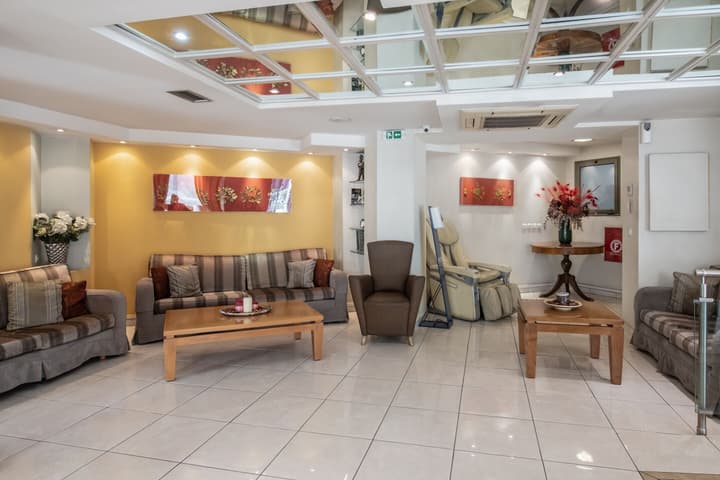 Golden City Hotel