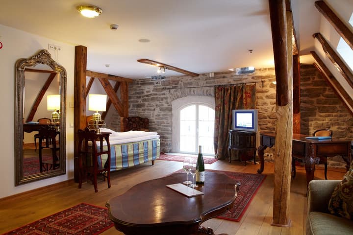 CRU Hotel
