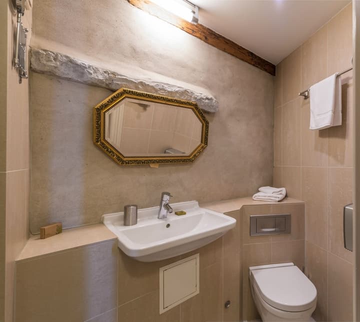 CRU Hotel