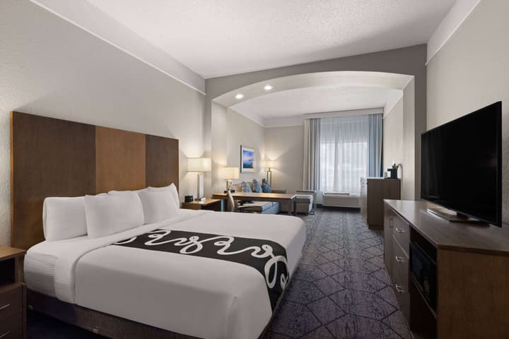 La Quinta Inn and Suites by Wyndham at WaTiki Waterpark
